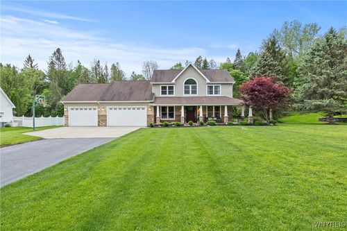 60 Kettle Run, East Aurora, NY, 14052-9660 | Card Image