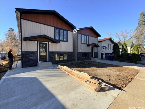 1515 F Avenue N, Saskatoon, SK, S7L0N1 | Card Image
