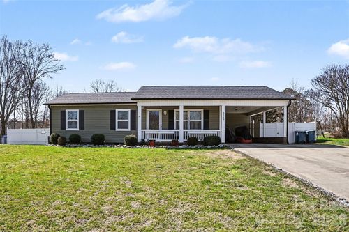 3545 Yorkland Dr, Hickory, NC, 28601-8136 | Card Image