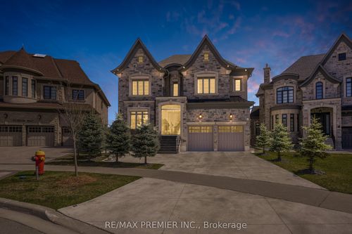 19 Petrolia Crt, Richmond Hill, ON, L4C0C2 | Card Image