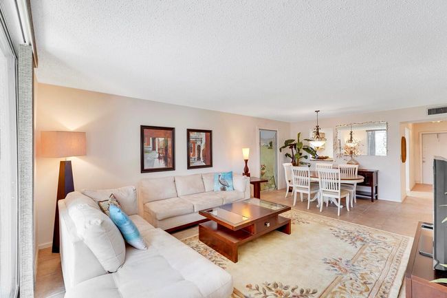 APT-301 - 7300 Lake Circle Dr, Condo with 2 bedrooms, 2 bathrooms and null parking in Margate FL | Image 9