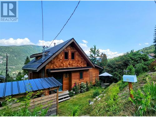 521 Richards Street, Nelson, BC, V1L5K3 | Card Image