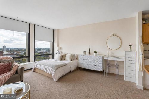 19cw-210 Locust St, PHILADELPHIA, PA, 19106-3934 | Card Image