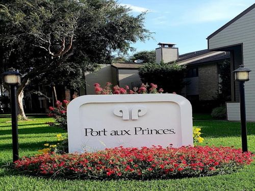 7069 N Holiday Dr, Galveston, TX, 77550-3029 | Card Image