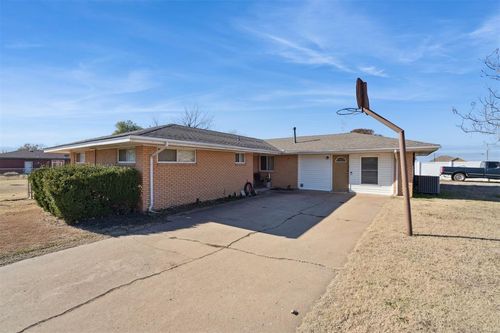 111 N Plum Ave, Union City, OK, 73090-9602 | Card Image