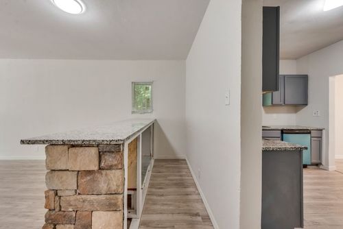 2704 Rosen Ave, Fort Worth, TX, 76164-6727 | Card Image