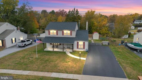 708 Lamp Post Ln, ASTON, PA, 19014-2614 | Card Image