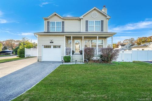 42 Quintuck Ln, East Islip, NY, 11730-3208 | Card Image