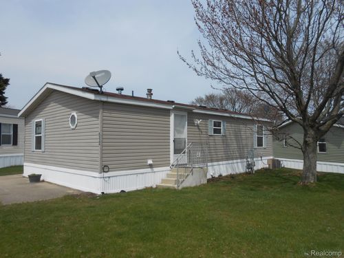 512 Pebble Ln, Port Sanilac, MI, 48469-9777 | Card Image