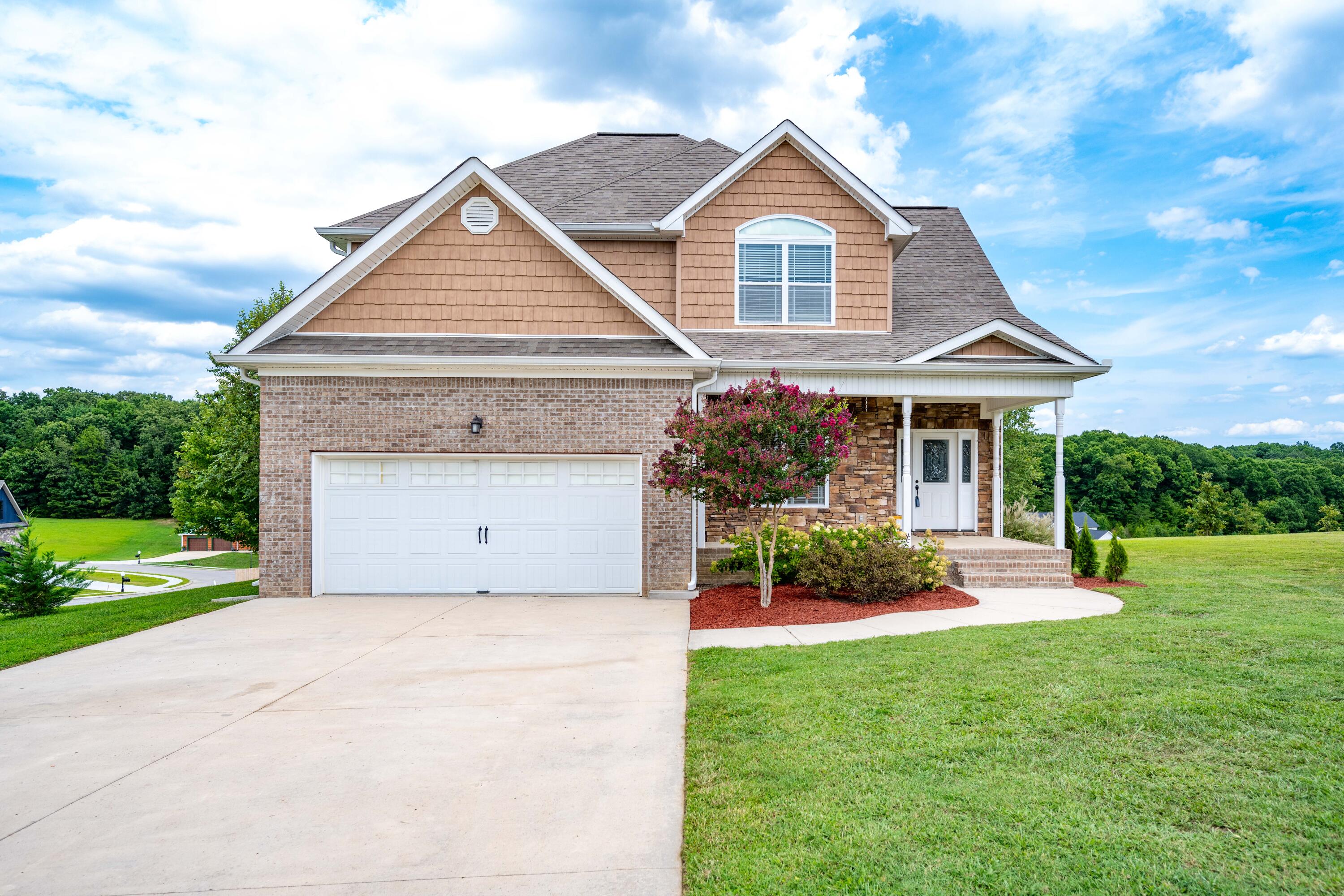 Dreamfield Dr, Soddy Daisy, TN 37379