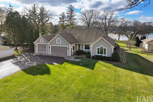 4505 Giant Oak Dr, Mchenry, IL, 60051-9450 | Card Image