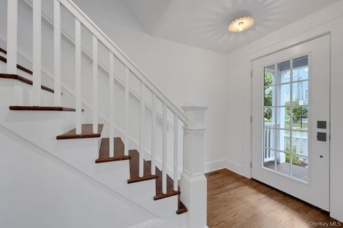 1 Pleasant St, Sleepy Hollow, NY, 10591-2218 | Card Image