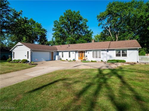 530 Crossbrook Dr, Berea, OH, 44017-2237 | Card Image