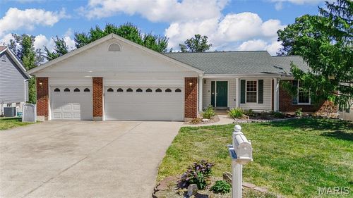 1012 Harvest Home Cir, Saint Charles, MO, 63304-1616 | Card Image
