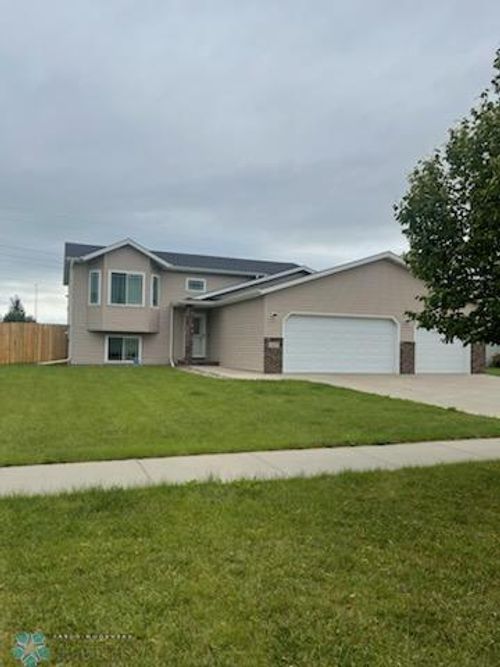 3527 Lincoln St S, Fargo, ND, 58104-7510 | Card Image