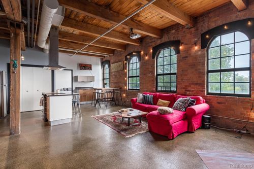 326e-6533 E Jefferson #81 Avenue, Detroit, MI, 48207 | Card Image