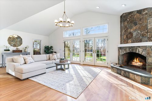 86 Maple Ave S, Westport, CT, 06880-6338 | Card Image