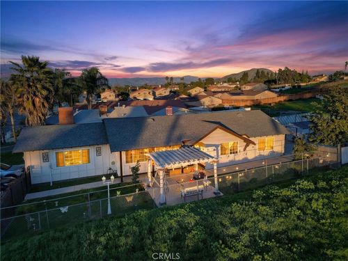 1650 N Orange St, Riverside, CA, 92501-1647 | Card Image