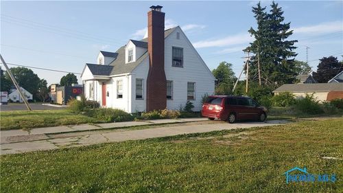 900 Countyline St, Fostoria, OH, 44830-2027 | Card Image