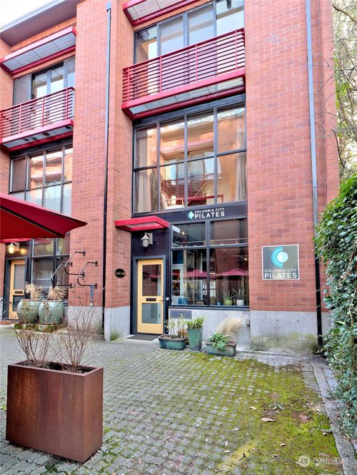 a-3827 S Edmunds Street, Seattle, WA, 98118 | Card Image