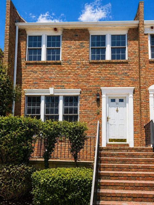 71 Orchard St, Manhasset, NY, 11030-1928 | Card Image
