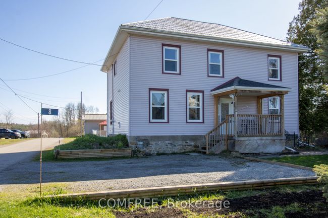 8 Laura St, House other with 5 bedrooms, 3 bathrooms and 4 parking in Lyn ON | Image 10