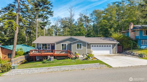 2348 Happy Ln, Oak Harbor, WA, 98277-8857 | Card Image
