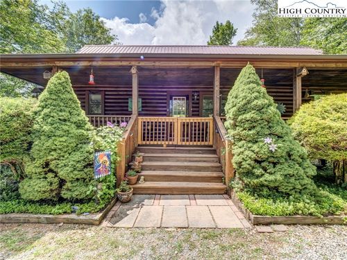 106 Vixen Den Dr, Zionville, NC, 28698-8913 | Card Image