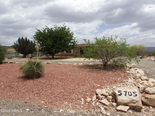 5705 N Robin Lynn Ln, Rimrock, AZ, 86335-5316 | Card Image