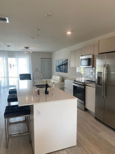 4217 - 2505 Ne 193rd St, Condo with 2 bedrooms, 2 bathrooms and null parking in Miami FL | Image 3