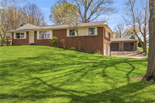 2430 Easton Street Ne, Canton, OH, 44721 | Card Image