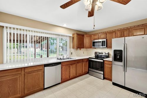 2526 Cathedral Dr, Oakville, MO, 63129-3130 | Card Image