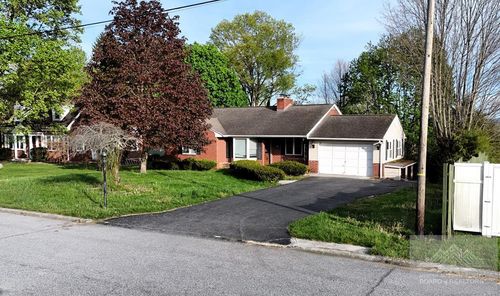 1013 Meador St, Princeton, WV, 24740-2211 | Card Image