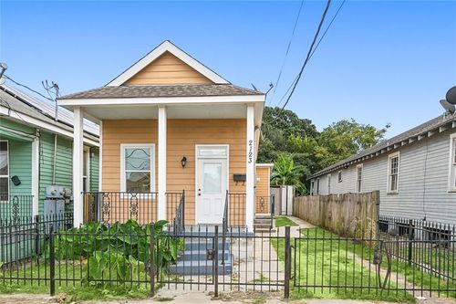 2123 Arts St, New Orleans, LA, 70117-7611 | Card Image