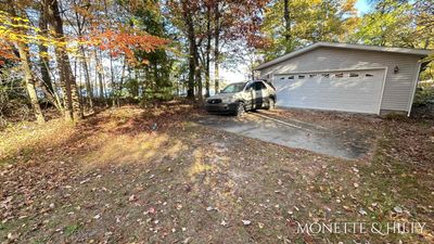 Side of the house and Garage | Image 3