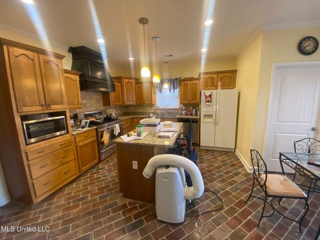 Kitchen | Image 22