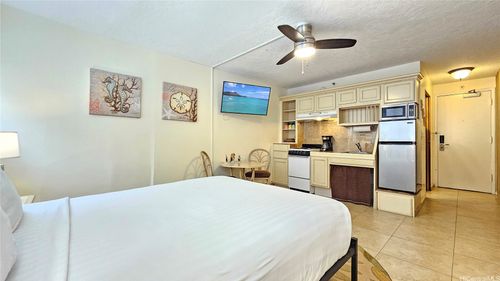 801-134 Kapahulu Ave, Honolulu, HI, 96815-4014 | Card Image