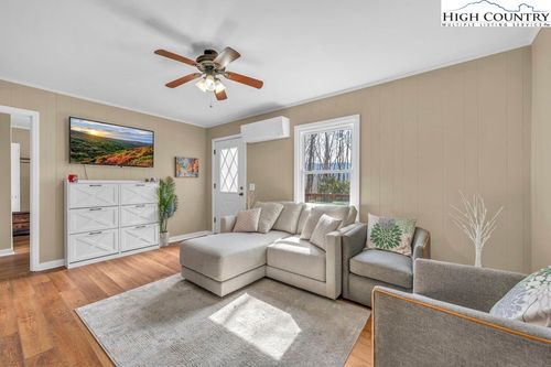 837 Pine Ridge Rd, Beech Mountain, NC, 28604-8155 | Card Image