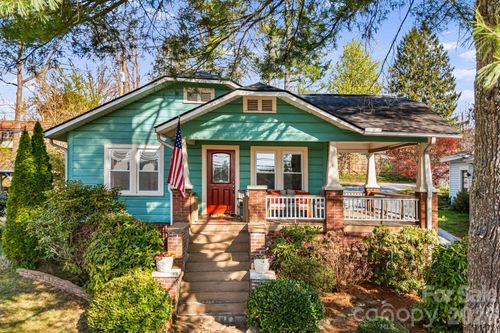 1207 Willow Rd, Hendersonville, NC, 28739-5645 | Card Image