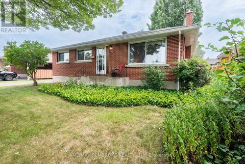500 Herbert St, Pembroke, ON, K8A2Z2 | Card Image