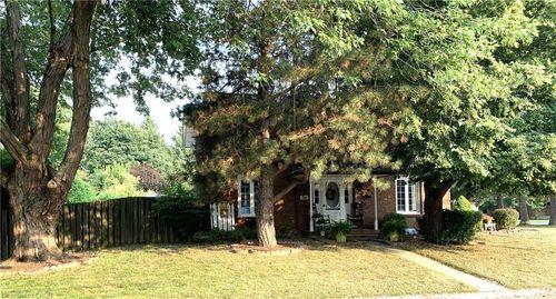 {{alt}} | Card Image