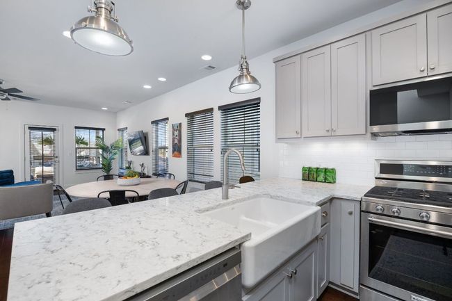 Farmhouse sink. | Image 22