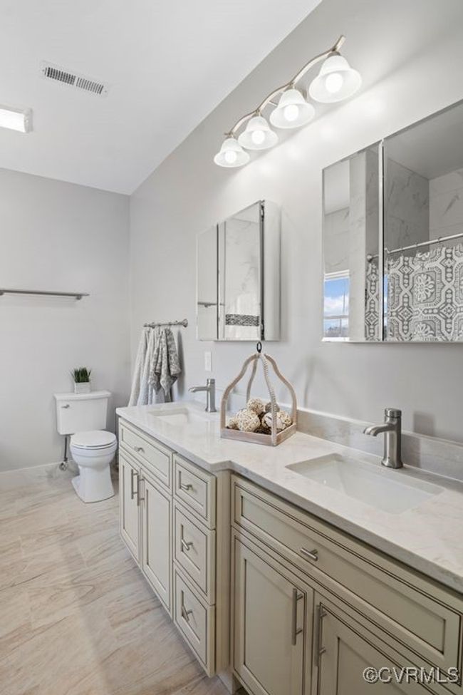 Primary bathroom with double vanity, shower and jetted tub | Image 12