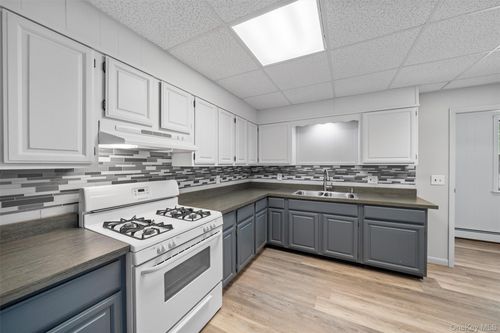 1-28 Van Buren St, Warwick, NY, 10990-1418 | Card Image