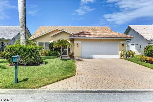 372 Fox Den Cir, NAPLES, FL, 34104-4905 | Card Image