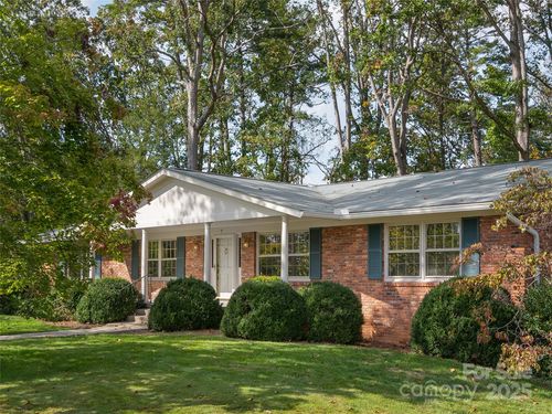 7 E Fox Chase Rd, Asheville, NC, 28804-1009 | Card Image