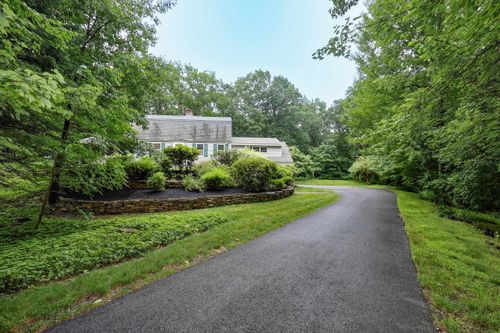 20 Wheaton Dr, Pelham, NH, 03076-2923 | Card Image