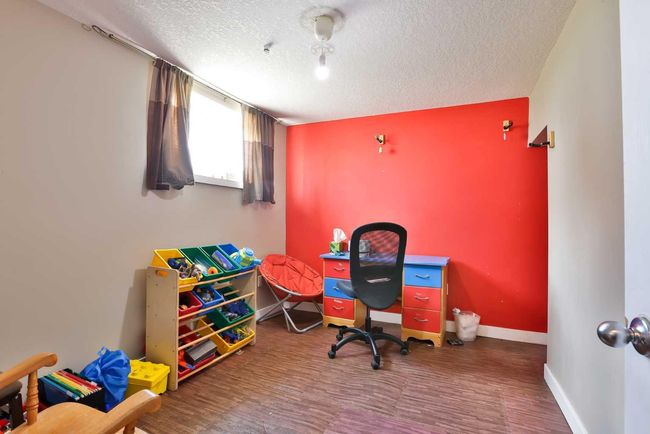 3.43 Acres, House other with 4 bedrooms, 3 bathrooms and null parking in Raymond AB | Image 30