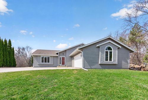 539 Beechwood Drive, Cedarburg, WI, 53012 | Card Image