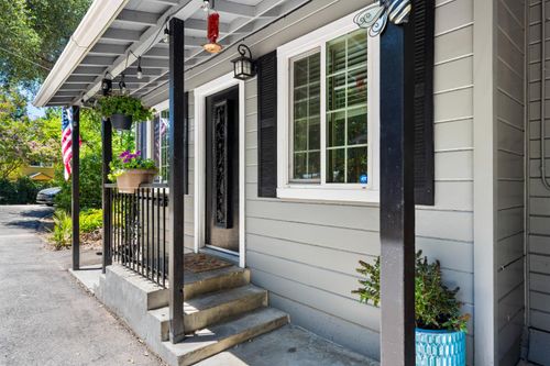 325 Union Street, Auburn, CA, 95603 | Card Image